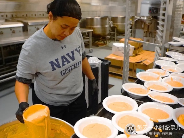 BI短片《海军学院如何供餐 How The US Naval Academy Prepares 13500 Meals A Day For 4400 Midshipmen 2023》